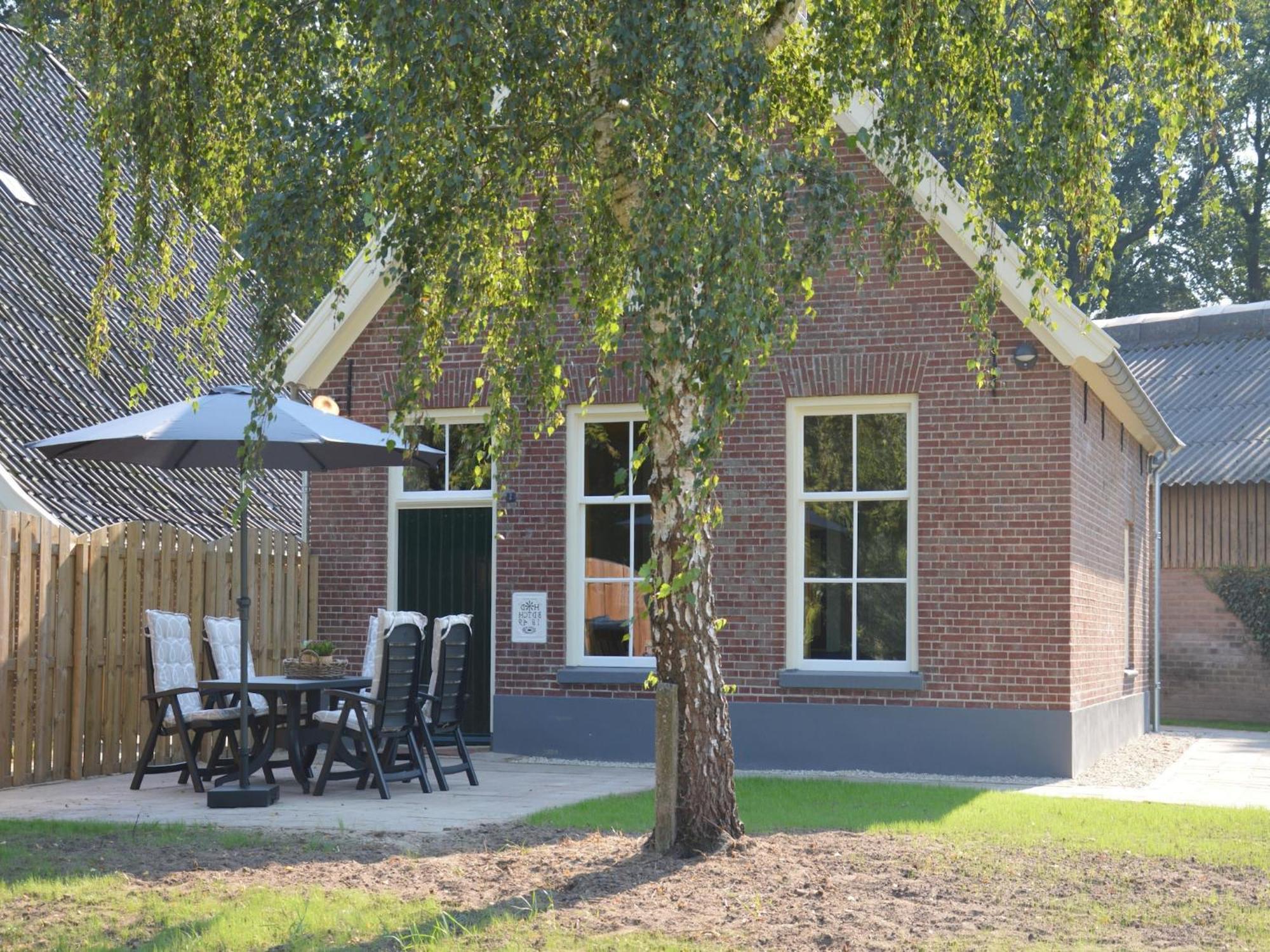 Quaint Farmhouse In Geesteren With Meadow View Bagian luar foto