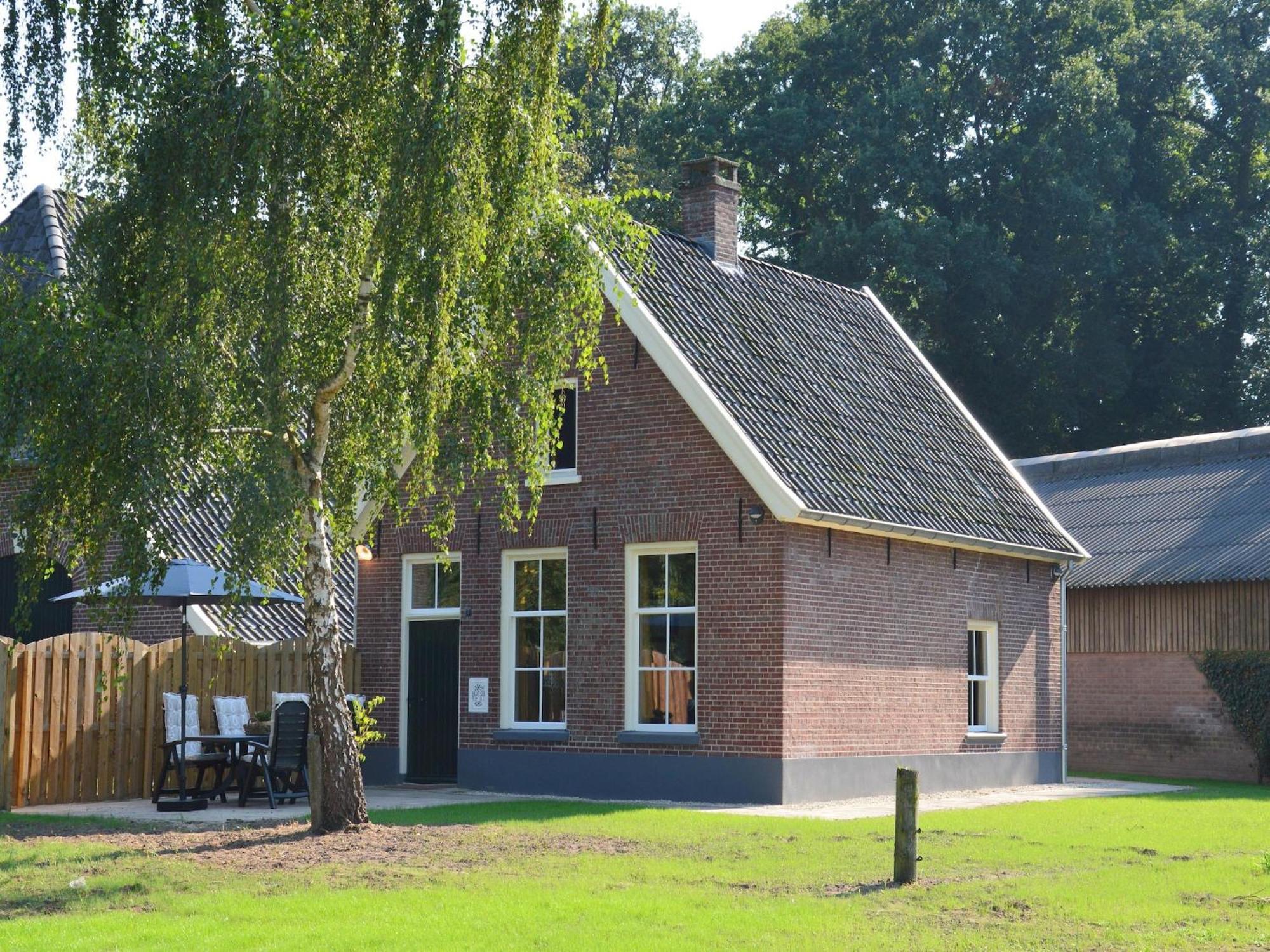 Quaint Farmhouse In Geesteren With Meadow View Bagian luar foto