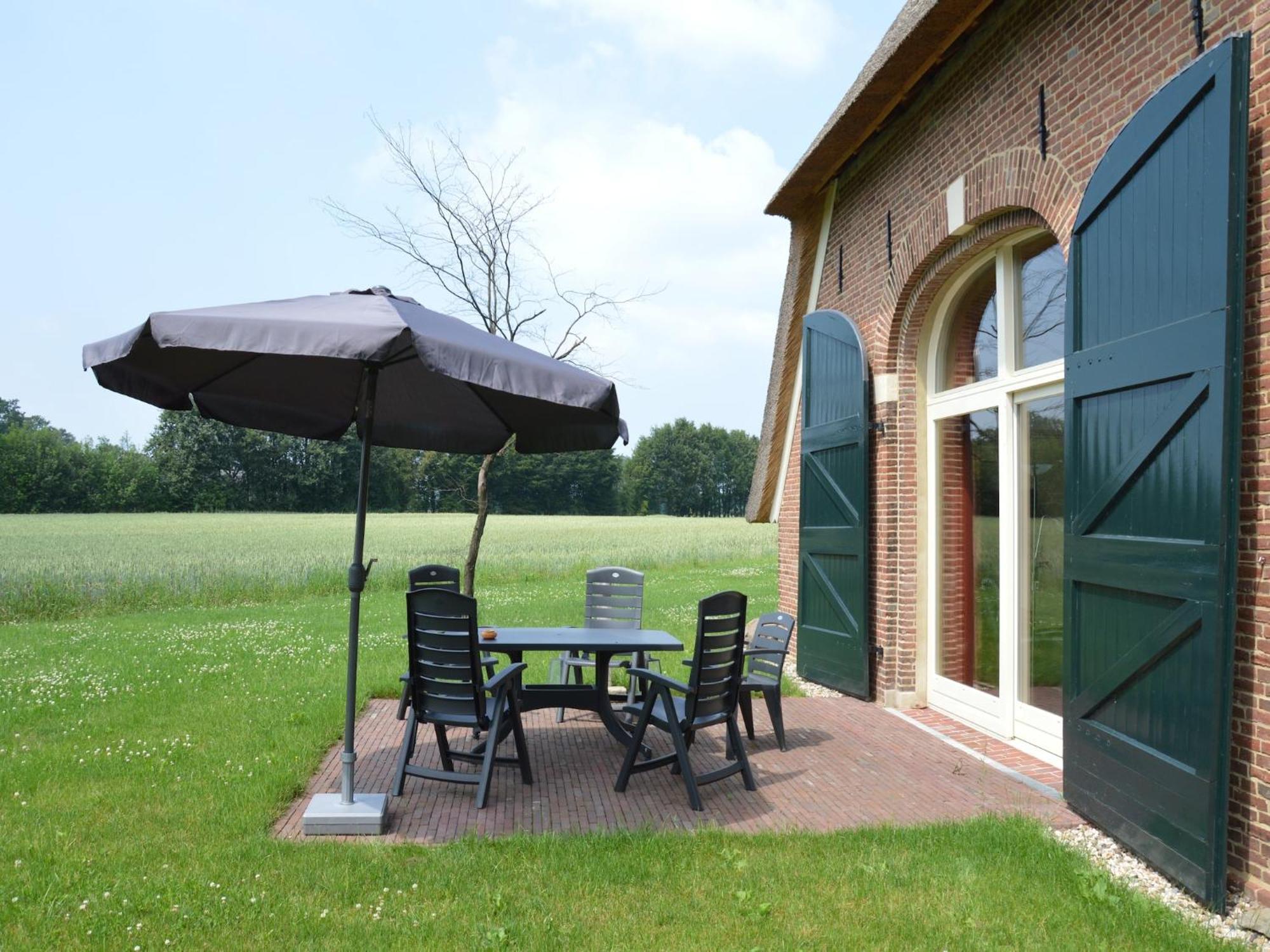 Quaint Farmhouse In Geesteren With Meadow View Bagian luar foto