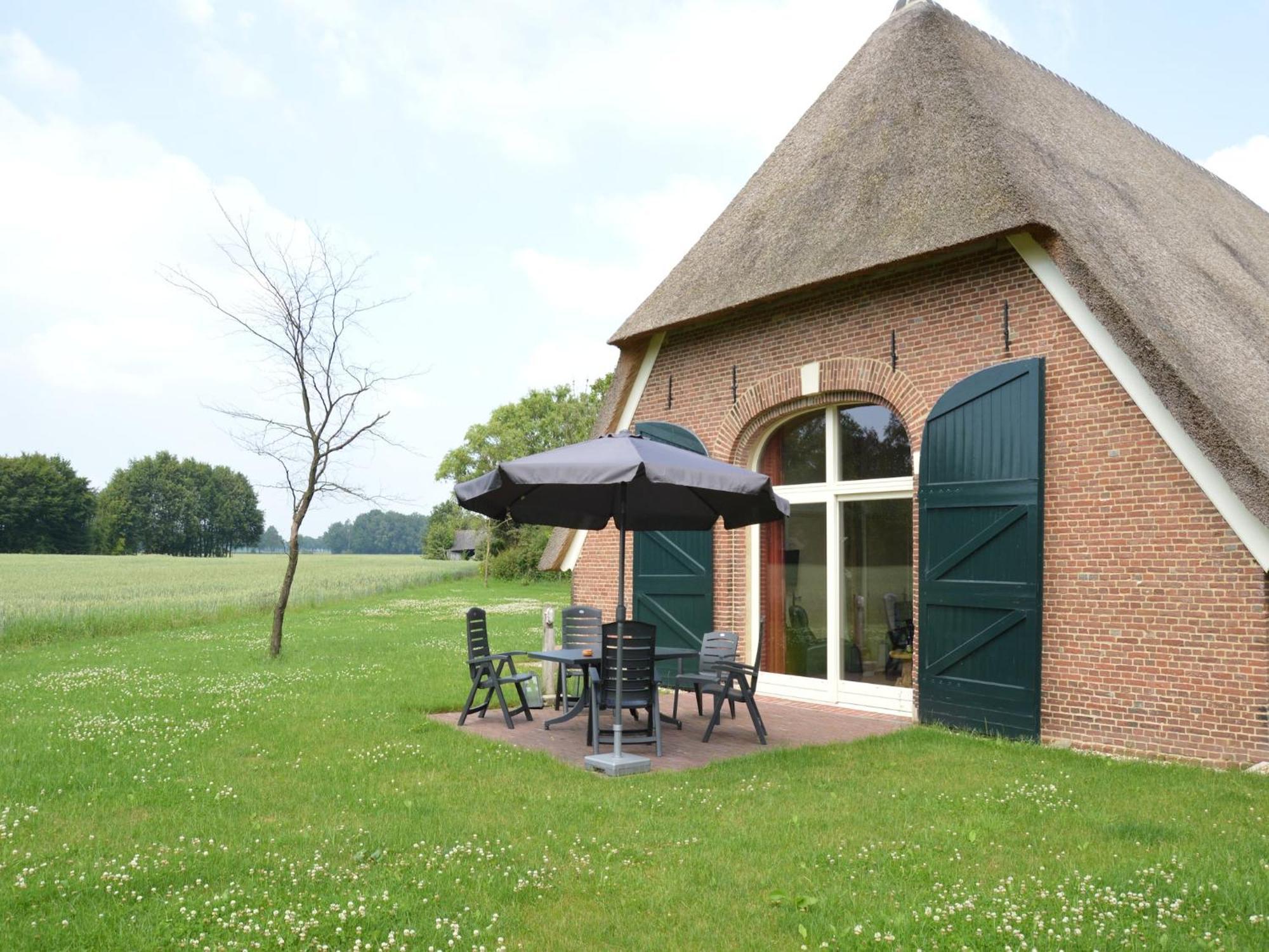 Quaint Farmhouse In Geesteren With Meadow View Bagian luar foto